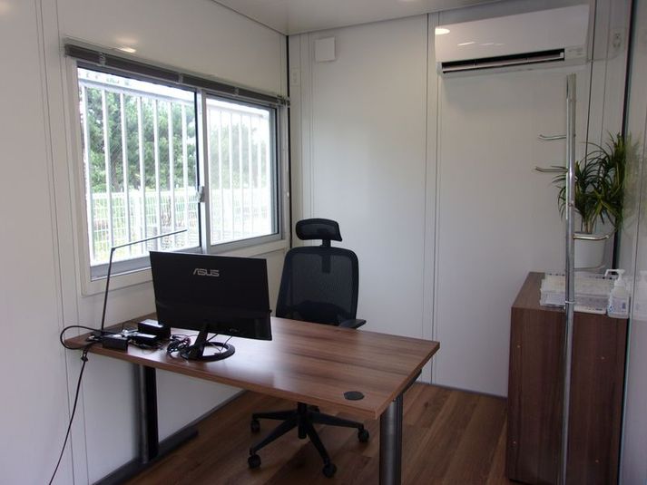 Work2 - U-SPACE垂水海岸通店