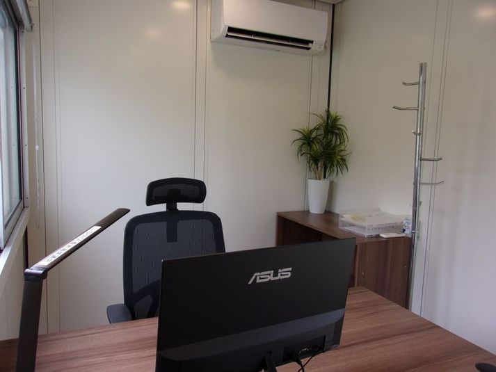 Work2 - U-SPACE垂水海岸通店