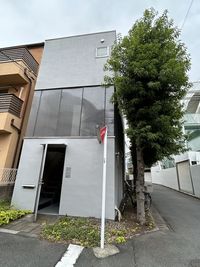 静かな住宅地にたたずむ、スタイリッシュな建物です。 - creative terrace UNBOUND 🌿creative terrace UNBOUND🌿の外観の写真