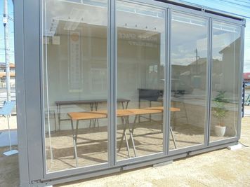お部屋の外観はこちらです！※始めに別棟の受付までお越しください
 - U-SPACE　 米子店 Shopの外観の写真