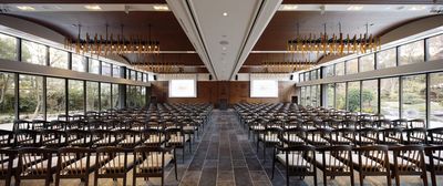 シアター形式での対応も可能（設営・解体料金別途3時間分） - ザ・ガーデンオリエンタル・大阪 多目的スペースの室内の写真