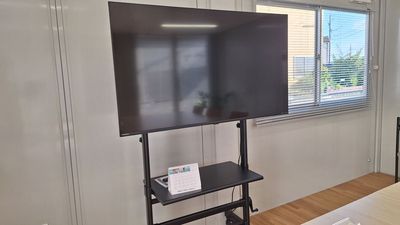 大型モニター
※機能・貸出備品などの詳細は、事前に各店舗へお問い合わせください。
※必要に応じて変換アダプタなどお客様自身でご準備をお願いいたします。
 - U-SPACE　 大府店 Meeting	の設備の写真