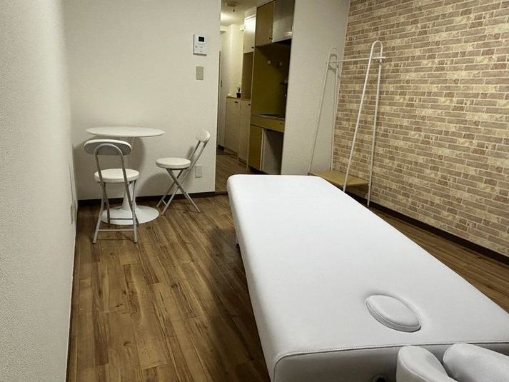 横浜・鶴見東口402号店 - レンタルサロン「Farbe」