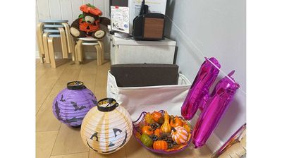 ぬいぐるみもハロウィン衣装！ハロウィン提灯や小物で秋の雰囲気を演出　#ハロウィン2024 - レンタルスペース「TYフェアリーリング」 C パーティールームの室内の写真