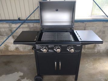 Brunch Grillのガスグリル - 古民家COCONE "Garage & barn BBQ"  岐阜羽島　雨天でも安心のガレージBBQスペースの設備の写真