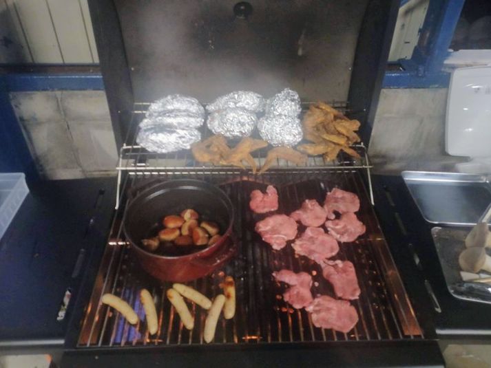  岐阜羽島　雨天でも安心のガレージBBQスペース - 古民家COCONE "Garage & barn BBQ"