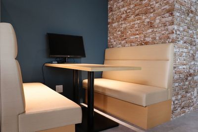 【4名BOX席】天神駅徒歩2分🌸フリードリンク🍹モニター/Wi-Fi/充電器/テレワークやWeb会議に最適 - BasisPoint 福岡店