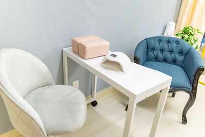 ネイルライト＆アームレスト完備しています。 - レンタルサロンEllie三軒茶屋 レンタルサロンEllie三軒茶屋（エリー）の設備の写真