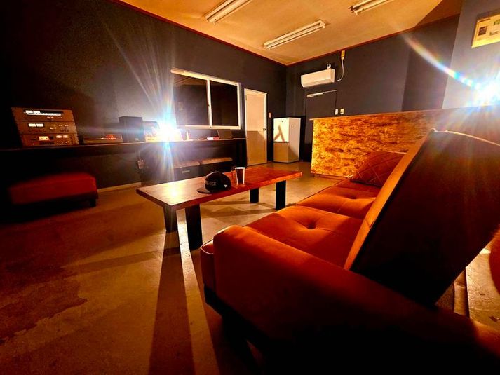 DIYレンタルスペース　ヒミツキチガレージ - ヒミツキチガレージ　DIYレンタルスペース