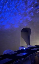 スター☆プロジェクターでドームの中で星空を感じよう - 糸島ドームハウスの室内の写真