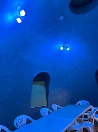 照明が変わります　青 - 糸島ドームハウスの室内の写真