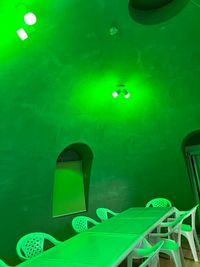 照明が変わります　緑 - 糸島ドームハウスの室内の写真