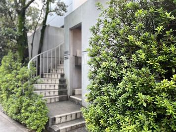 UN  Public Studio 祐天寺 UN Public Studio祐天寺/祐天寺駅徒歩1分の入口の写真
