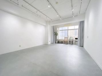 壁一面ホワイト、どんな展示にも馴染むギャラリー。 - 【キュティア初台】 初台駅徒歩5分｜エレベーター有 ｜搬入ラクラク｜機材充実[52]の室内の写真