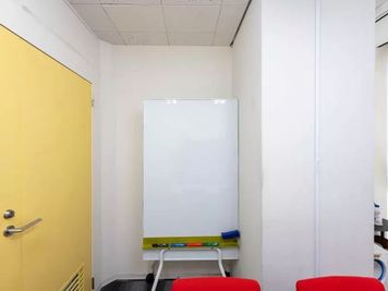 ワンコイン会議室 新橋 ワンコイン会議室 新橋 | B-05　の室内の写真