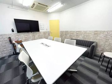 ワンコイン会議室 新橋 ワンコイン会議室 新橋 | B-04の室内の写真