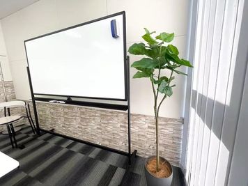 ワンコイン会議室 新橋 ワンコイン会議室 新橋 | B-04の室内の写真