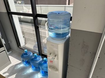 コワーキングスペース/KanadeBako 会議室・6〜8名着席可能の設備の写真