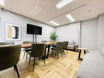 ワンコイン会議室 新橋 新橋駅前B-08の室内の写真