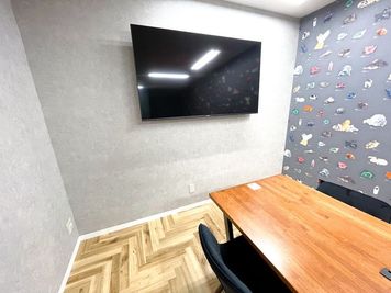 ワンコイン会議室 新橋 新橋駅前ニュートンの室内の写真