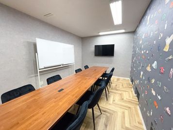 ワンコイン会議室 新橋 新橋駅前ニュートンの室内の写真