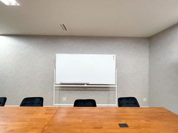 ワンコイン会議室 新橋 新橋駅前ニュートンの室内の写真