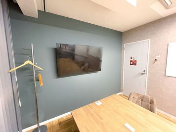 ワンコイン会議室 新橋 新橋駅前ベル会議室の室内の写真