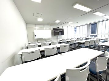 ワンコイン会議室 新橋 新橋駅前ダ・ヴィンチ大会議室の室内の写真