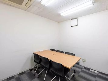 ワンコイン会議室 新橋 ワンコイン会議室 新橋 | B-01の室内の写真