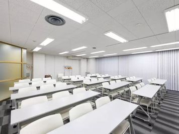 ワンコイン会議室 新橋 新橋駅前セミナールームの室内の写真