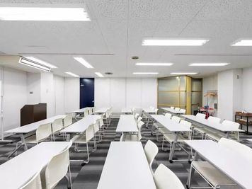 ワンコイン会議室 新橋 新橋駅前セミナールームの室内の写真