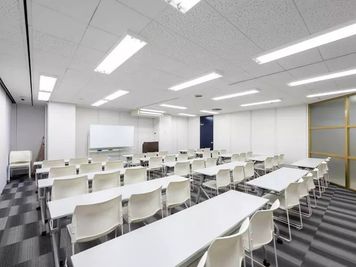 ワンコイン会議室 新橋 新橋駅前セミナールームの室内の写真