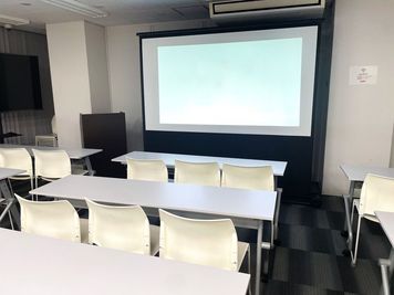 ワンコイン会議室 新橋 新橋駅前セミナールームの室内の写真