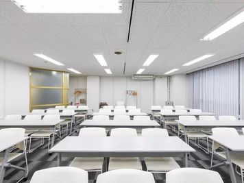 ワンコイン会議室 新橋 新橋駅前セミナールームの室内の写真