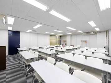 ワンコイン会議室 新橋 新橋駅前セミナールームの室内の写真