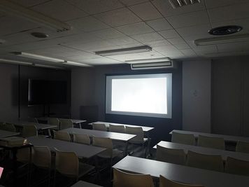 ワンコイン会議室 新橋 新橋駅前セミナールームの室内の写真
