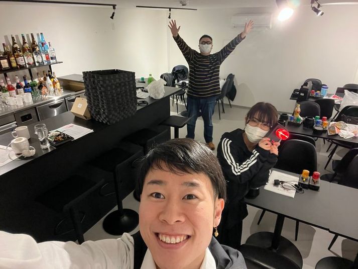 テーブル１６席とバーカウンター４席のレンタルスペース！ - クイズバースアール大阪