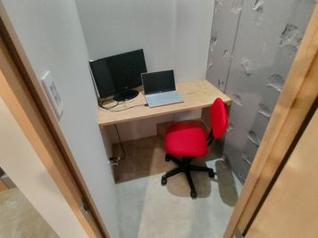 家族に仕事や面接の内容を聞かれたくない方へ！モニター付きウェブミーティング室でサクサク商談、面接完了 - Coworking Space C_ing（シーング）