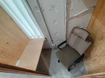 鍵付き窓付ボックス席! 籠れます。仕事、自習がはかどります。 - い居場所 GOSE