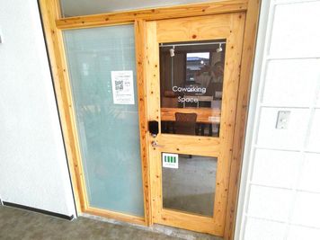 コワーキングスペース　入口 - Coworking Space C_ing（シーング） 会議、セミナー、イベント利用　10人席の入口の写真
