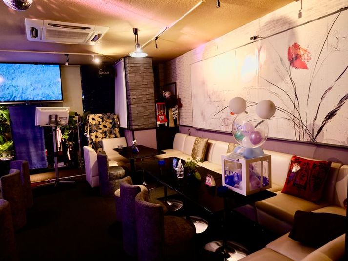 テラス席有・大型カラオケスナック　ここは都会の中のオアシス - LINK