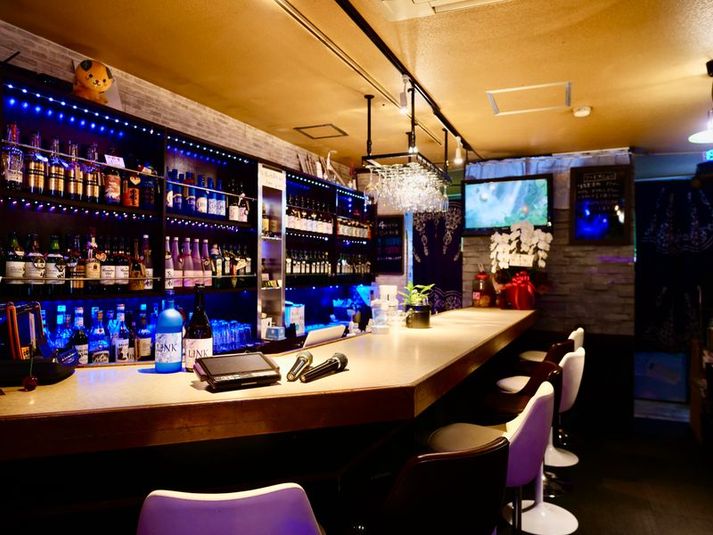 テラス席有・大型カラオケスナック　ここは都会の中のオアシス - LINK