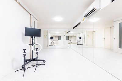リングライトとモニターをご用意しておりますのでご自由にお使いくだい💃 - Wellness南森町_19の室内の写真