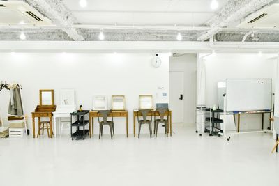 東側の写真：メイクスペース、着替えスペース - 撮影スタジオ『Studio Pasha Kobe』 ⭐️只今サイト移行中⭐️三宮,元町徒歩5分！全設備無料のスタジオの室内の写真