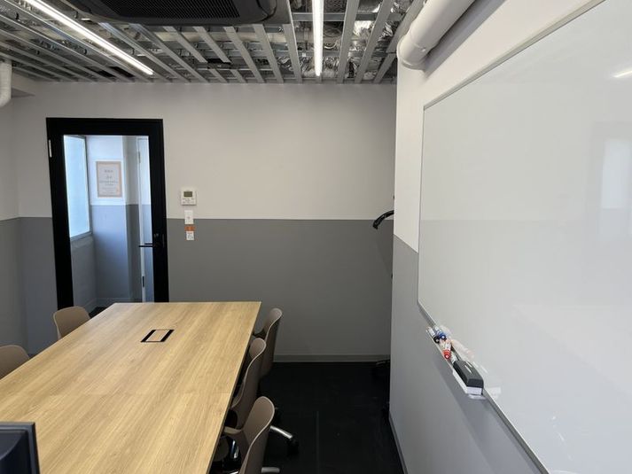 会議室・8〜10名着席可能 - コワーキングスペース/KanadeBako