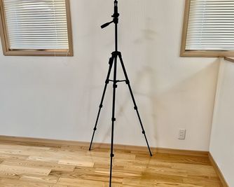 撮影用三脚（一眼レフ、スマホ対応） - レンタルサロンゆるり 美容レンタルスペースの室内の写真