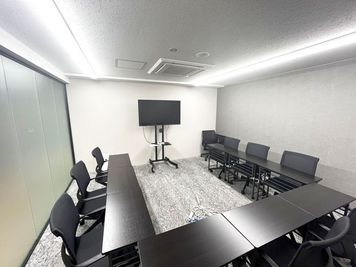 【大宮駅2分】期間限定ドリンクプレゼント✨ 説明会/研修/面接/9-18時有人受付/机移動可 会議室 No.102 - relark大宮　貸し会議室