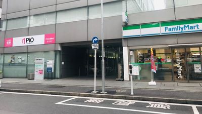 1階はファミリーマート - 【リロの会議室】コンフォート水道橋 【リロの会議室】コンフォート水道橋　RoomDの外観の写真