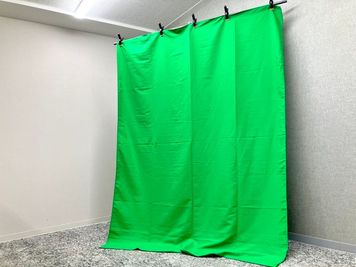 配信等で使える貸出品のグリーンバックです。 - relark大宮　貸し会議室 No.304オンライン会議室【定員2名】の設備の写真