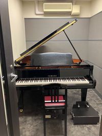 ヤマハミュージック直営教室!【千葉駅徒歩5分】グランドピアノで練習できるお部屋です♪ - 千葉センター